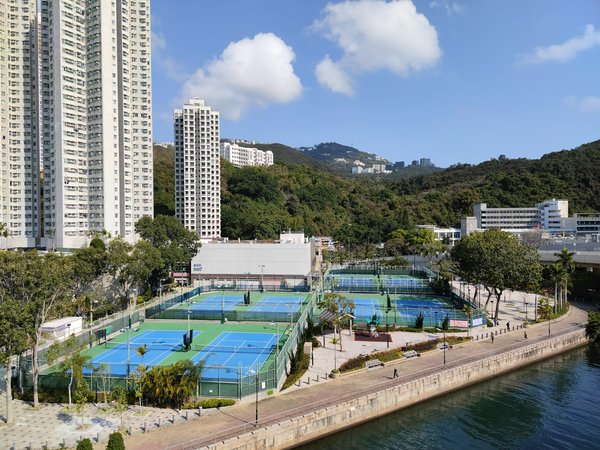 Quels sont les critères pour investir dans un bien immobilier avec des installations sportives ?